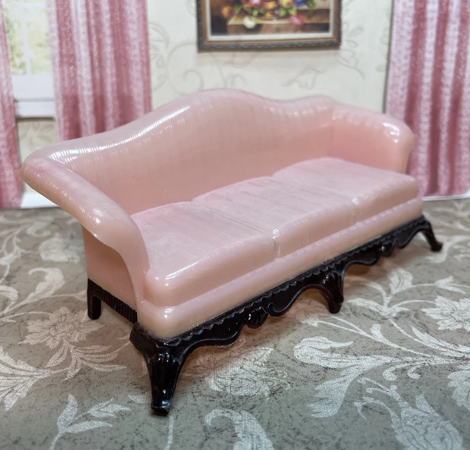 SOFÁ Y MESA DE CENTRO ROSA RENWAL Muebles de plástico para casa de muñecas de hojalata vintage 1:16  Foto 4 de 4