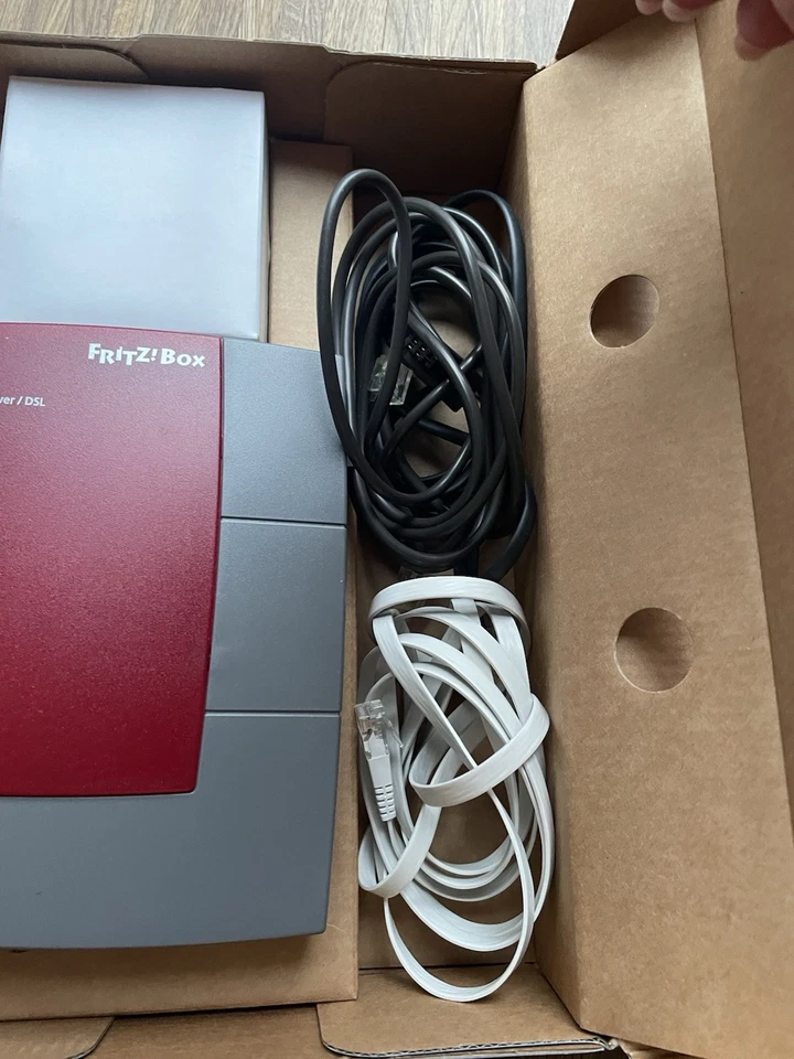 AVM/FRITZ! Box 2110 54 Mbps 4-Port 100 Mbps Verkabelt Router (20002440) - Bild 3 von 3