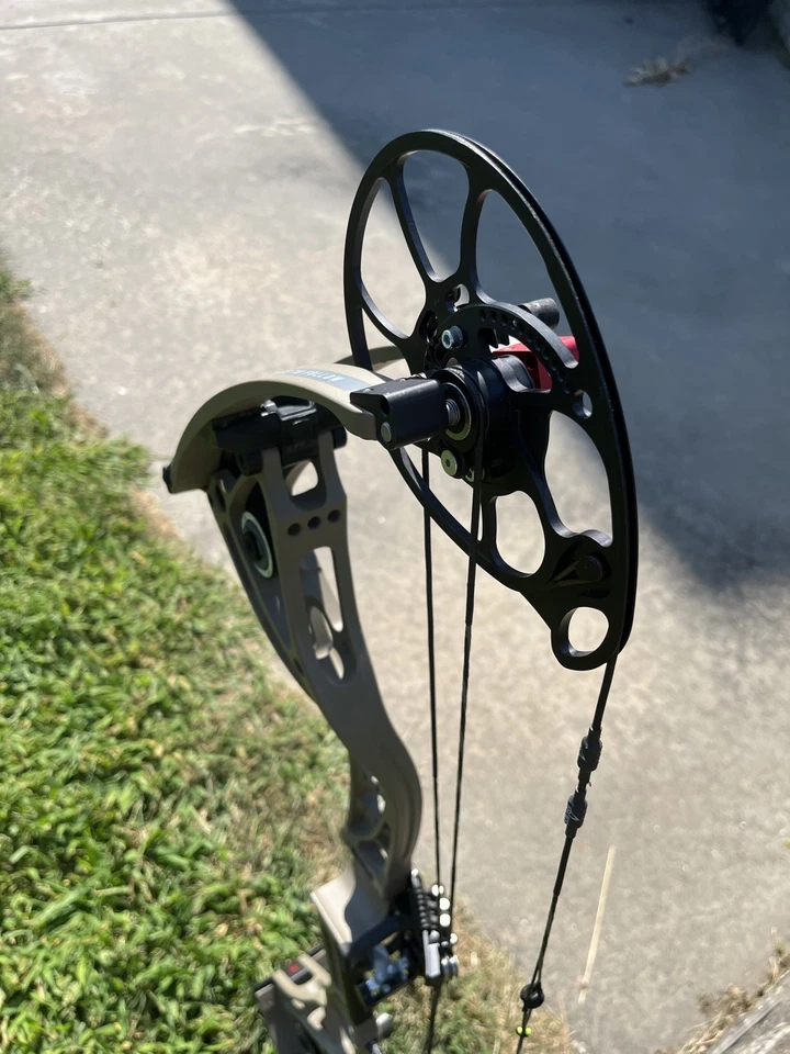  OD Green Bowtech SR350 Black 70# Right Hand - Image 4 of 4