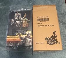 Hot Toys: Star Wars - The Mandalorian and The Child 1/6 Collectible Set of 2...