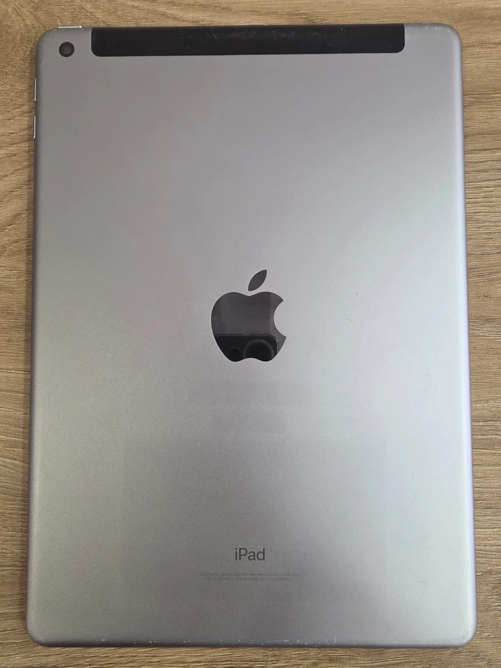 Apple iPad (5th generation) · 128GB · Cellular, foto 2 di 5