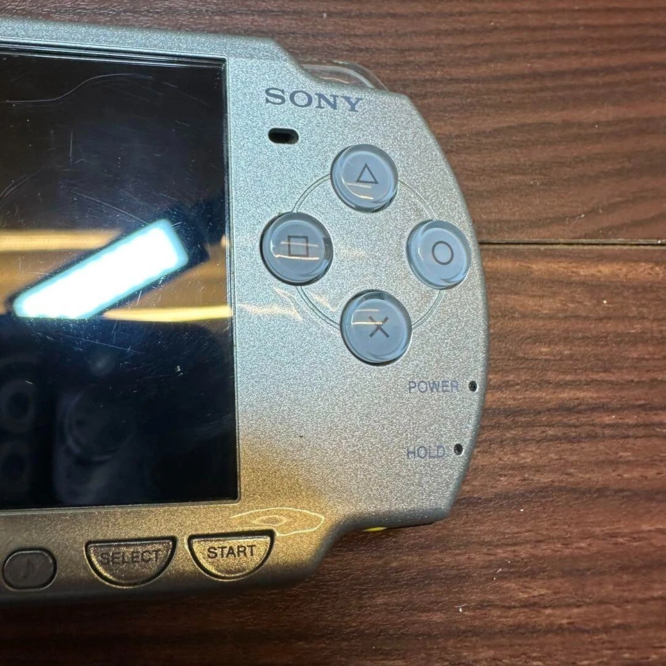 PSP 2000 body Ice Silver 1423 From Japan - Image 4 of 4