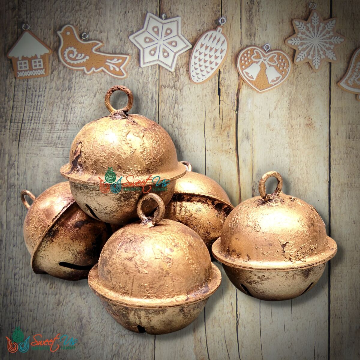 Oversized Vintage-Inspired Sleigh Bells