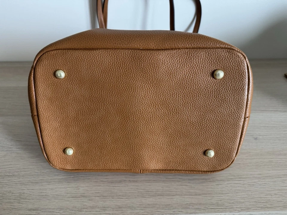 Bolso de hombro de cuero marrón Kattee Foto 4 de 4