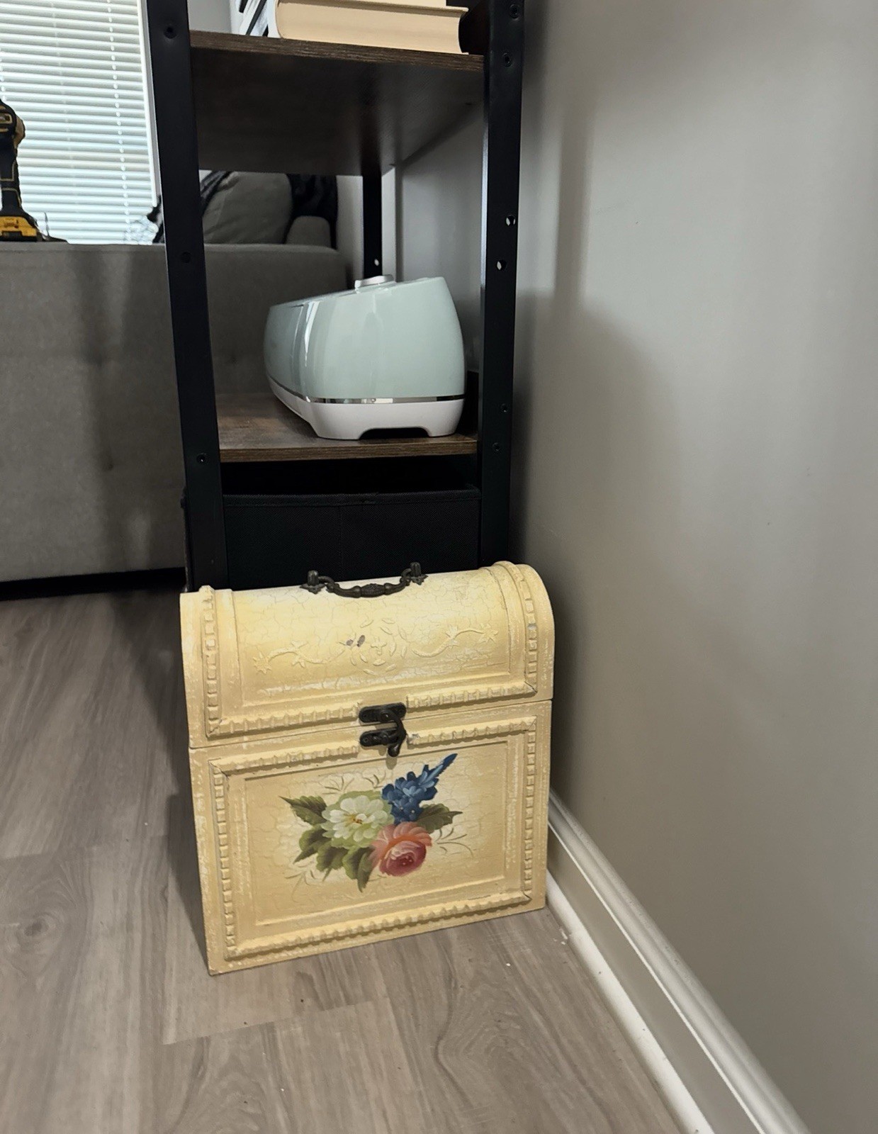 Vintage Hand-Painted Wooden Storage Box with Floral Design and Hinged Lid
