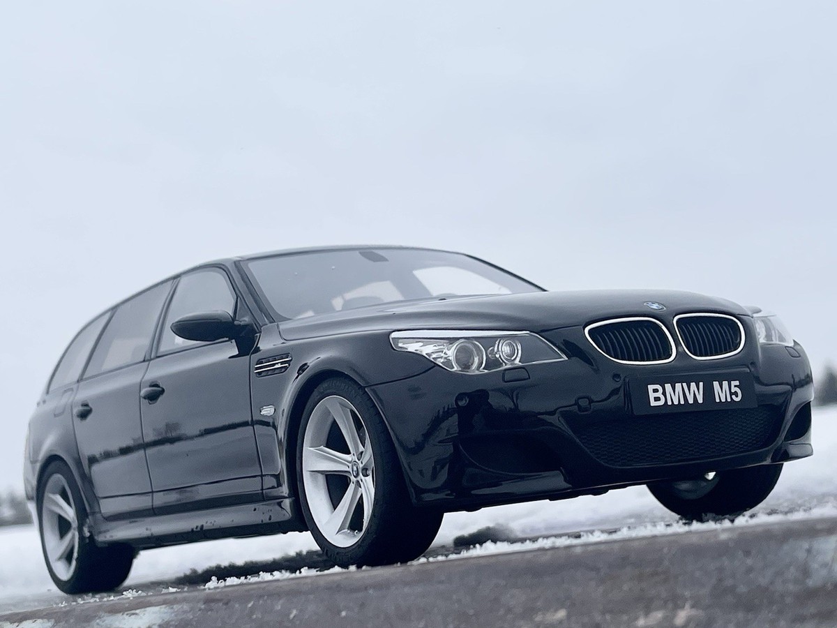 1/18 Otto BMW M5 Touring E61, black with custom Style 128 rims