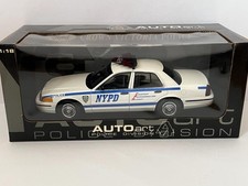 Autoart 1/18 72703 Ford Crown Victoria NYPD with box