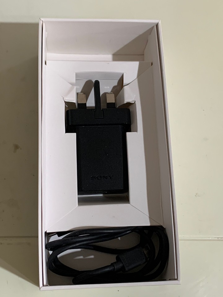 Sony Xperia Iii Mobile Includes All Accessories.Locked To O2.Mint