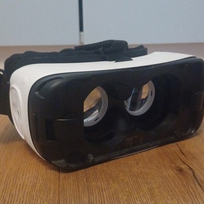 Samsung Gear VR Smartphone VR Headset powered by Oculus SM-R322 Weiß/Schwarz