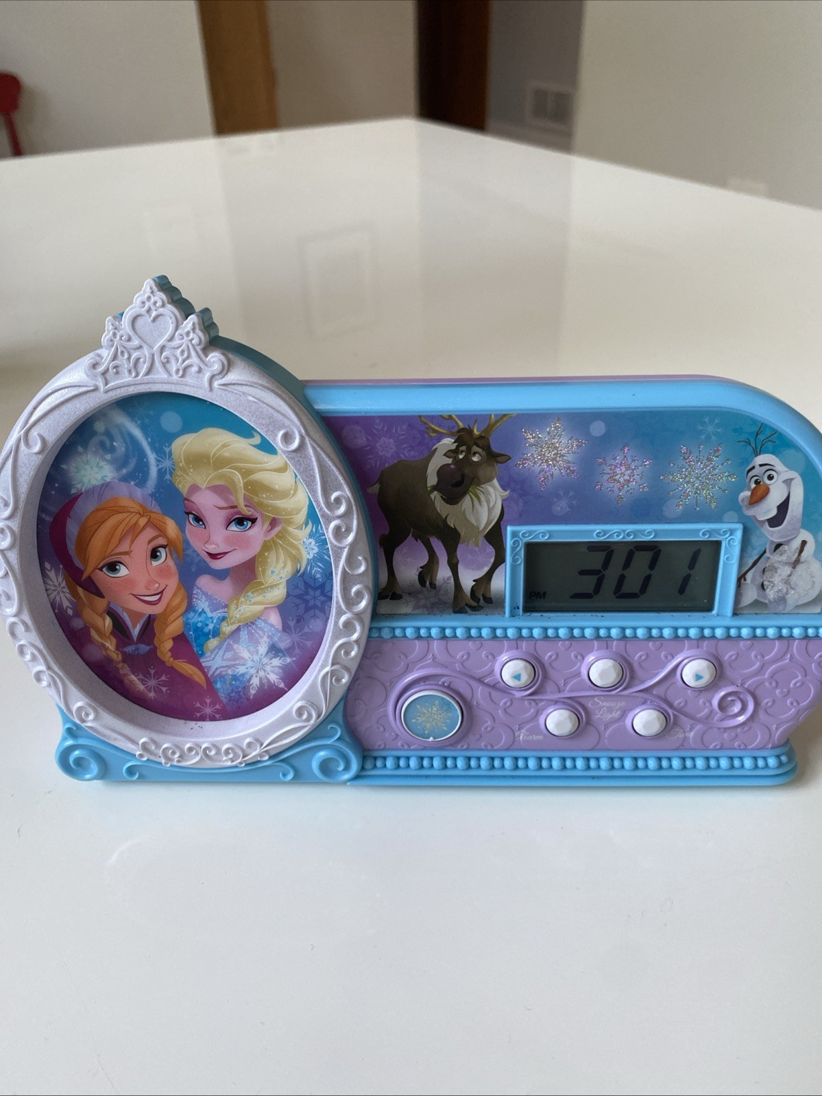Disney's Frozen Anna/Elsa "Let It Go" Alarm Clock | Plays Song | Snooze/Light
