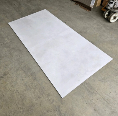 80x80cm großformatige Feinsteinzeugfliesen cremeweiß glatt matt Betonoptik 40qm