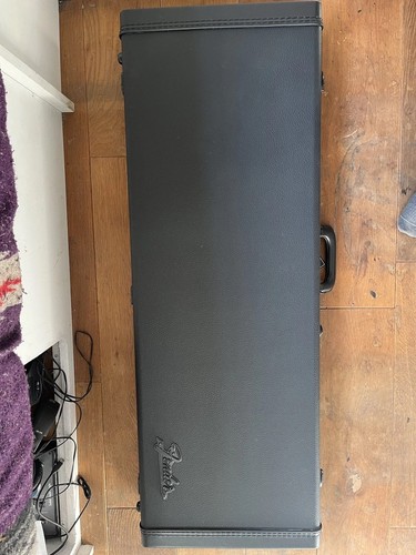 Fender Classic Series ‘ Blackout’ Hardshell Case for Stratocaster Telecaster