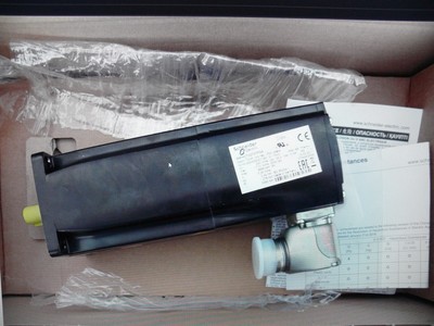 Schneider Electric Servomotor 70mm Mod: BMH0702T07F2A 1,076 kW NEU & OVP