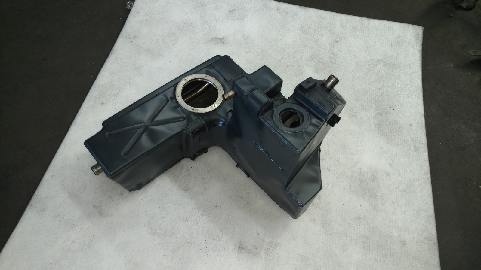 LAMBORGHINI GALLARDO SPYDER PASSENGER RIGHT SIDE FUEL GAS TANK OEM 407201076A