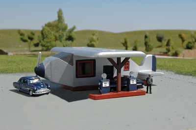 Bachmann 35251 N Fertigmodell ''Airplane Gas Station''