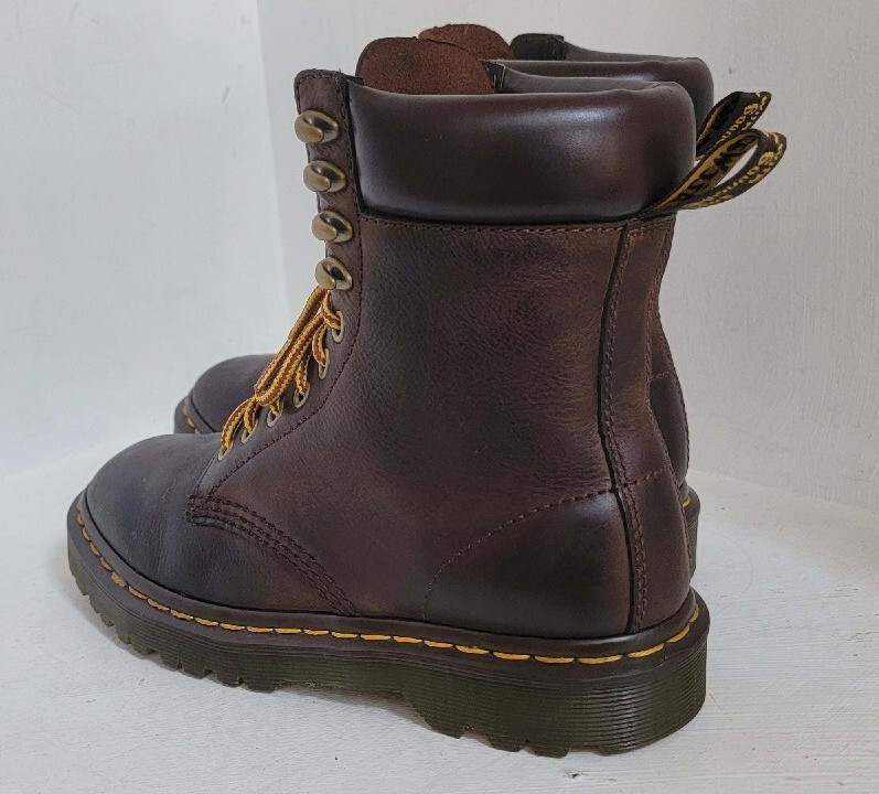 SAOLA Stivali Doc Martens pelle marrone PADTEN Airwair suola rimbalzante unisex M5 W6