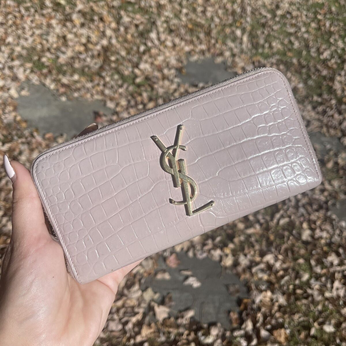 Auth Saint Laurent Round Zipper Long Wallet Croco Embossed Auth Saint Laurent Round Zipper Long Wallet Croco Embossed