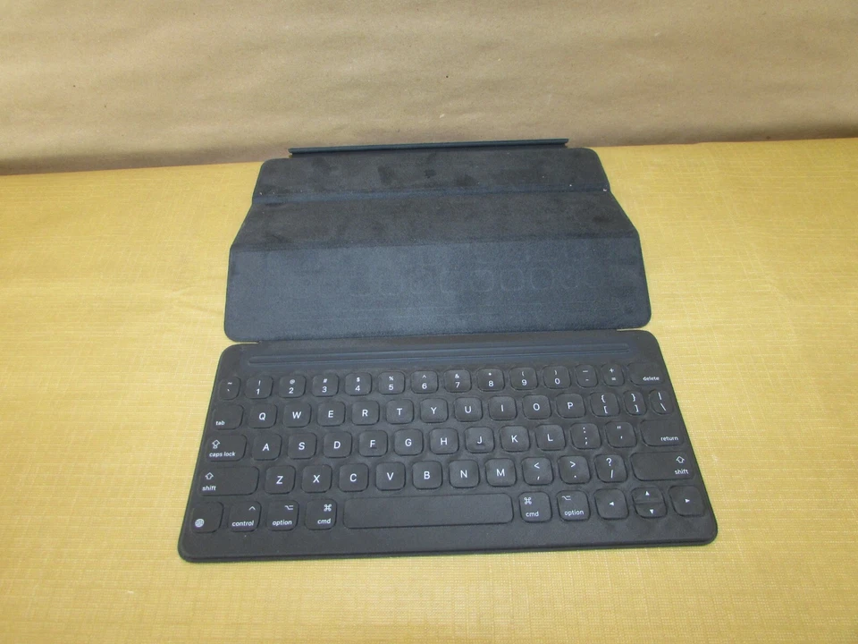 Apple Smart Keyboard for 10.5-inch iPad Pro - US English - Image 2 of 4