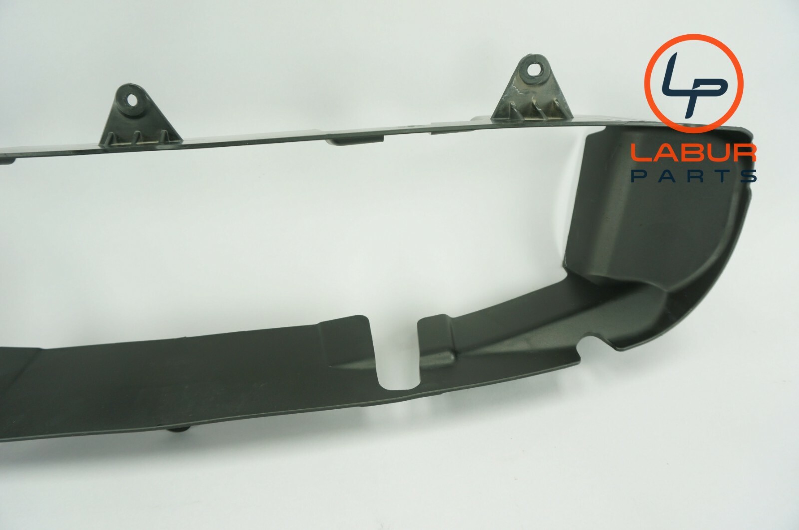M156 14-17 Maserati Quattroporte Front Bumper Air Conveyer Duct Z1903