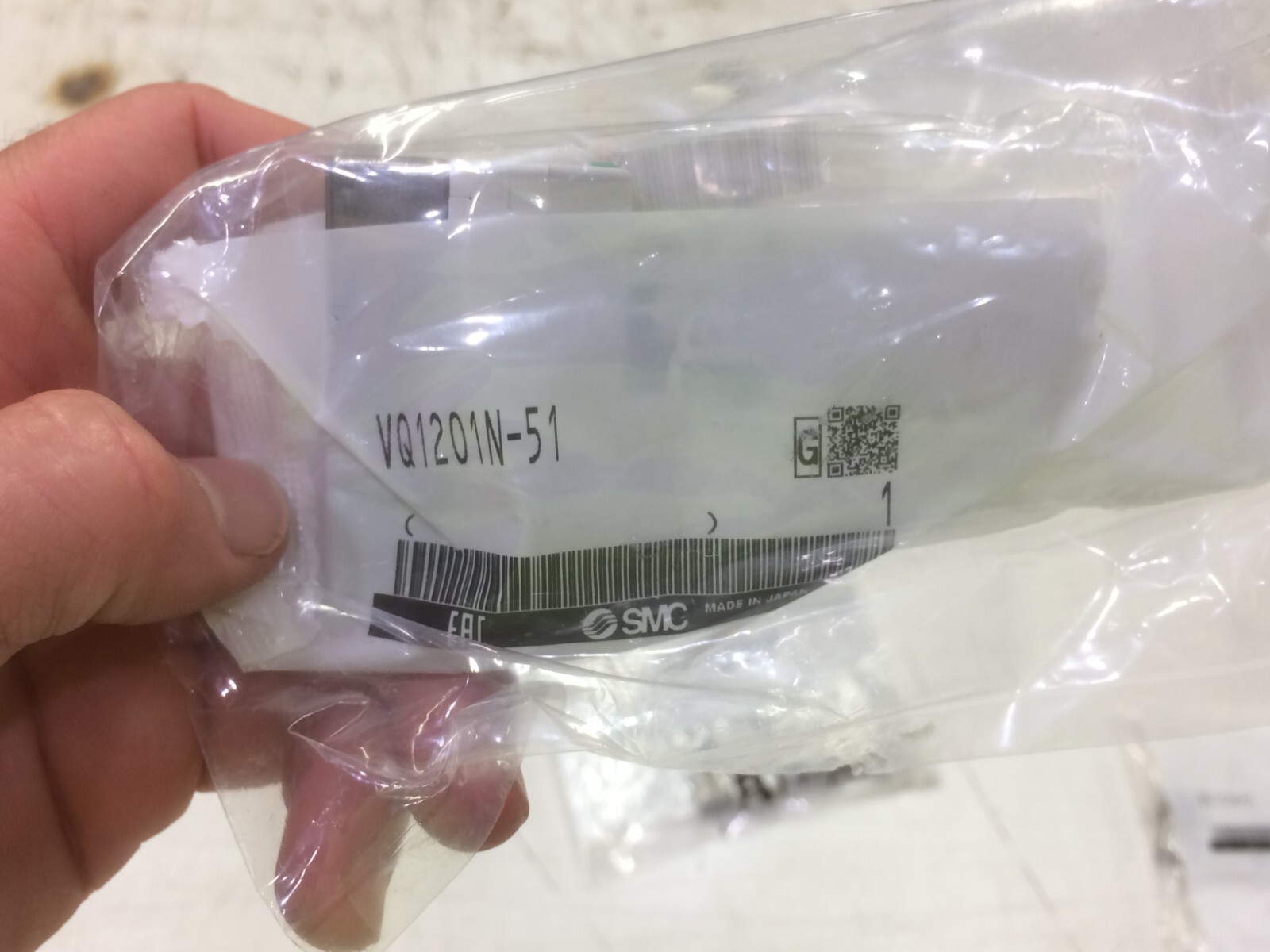 SMC VQ1201N-51 PNUEMATIC MANIFOLD SOLENOID VALVE 24VDC VQ1201N51