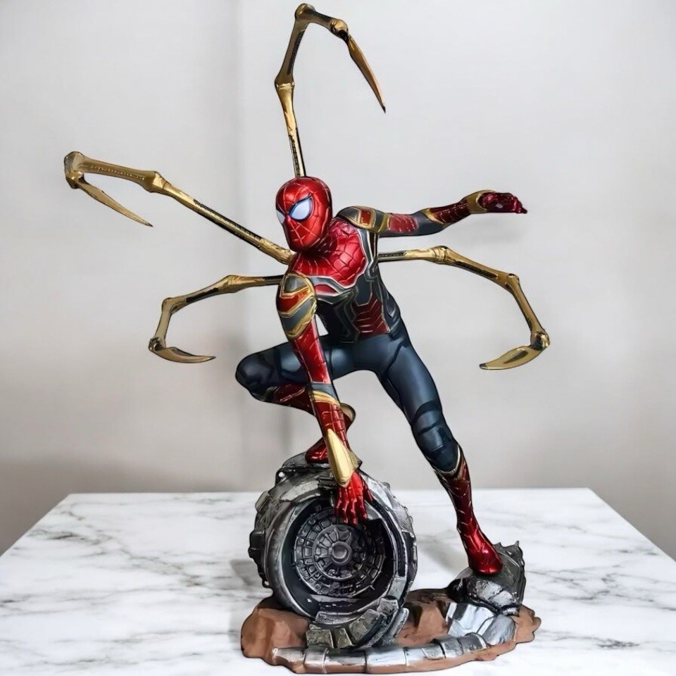 Figurine Spider-Man Iron Spider Avengers Infinity War statuette de collection 18 cm