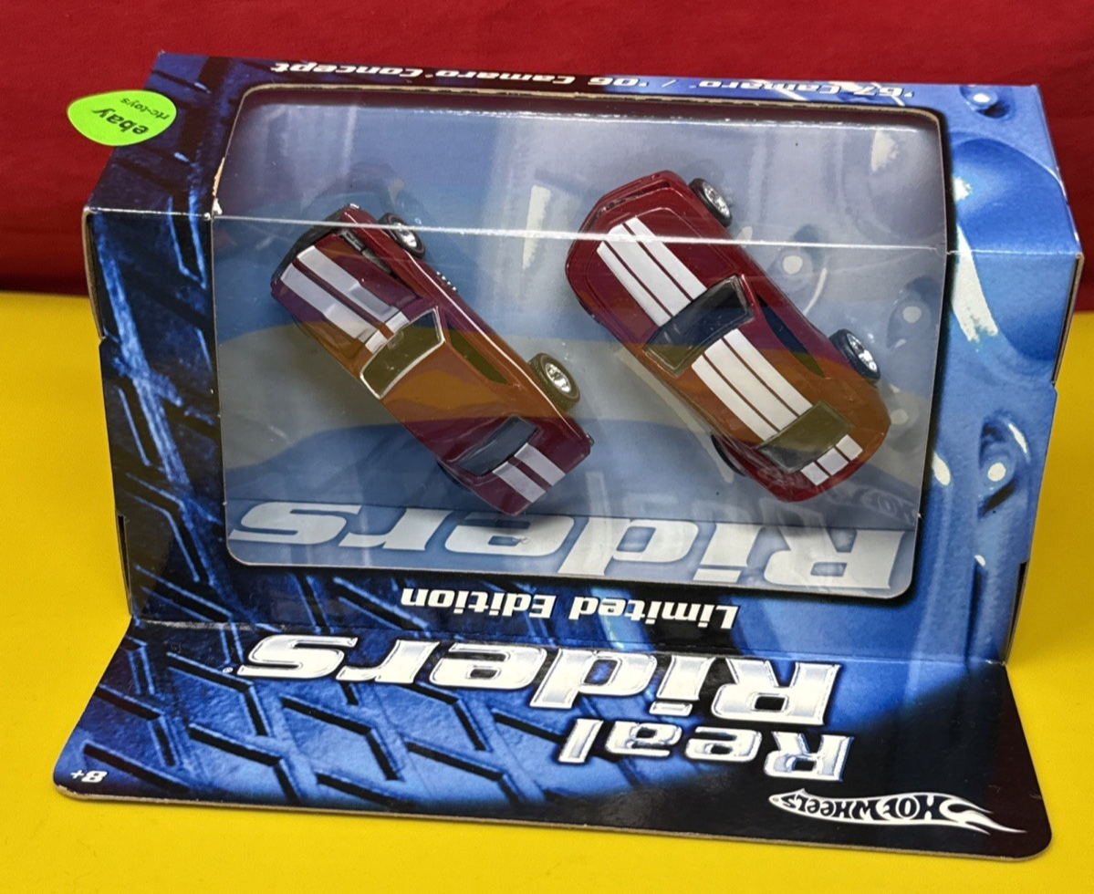 Hot Wheels Real Riders '67 Camaro & '06 Camaro Concept 2 pack 2006