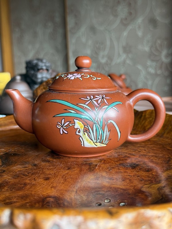Retired Sale 退休讓藏： The Base Marked As Gong Ju 貢局，Made of Zhu Ni 朱泥.