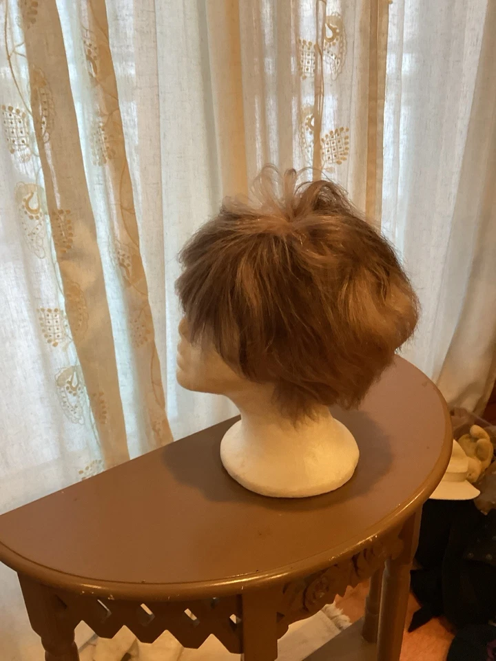 Peluca de cabello humano usada estilo corto gris marrón Foto 4 de 4