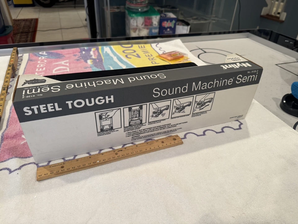 VINTAGE Nylint Semi Truck18 wheeler ARCTIC CAT SOUND MACHINE FACTORY RACE TEAM - Image 4 of 4