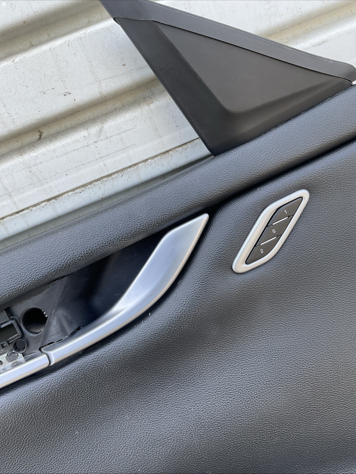 14-24 Maserati Ghibli S/Q4/SQ4 Front Left Side Interior Door Panel BLACK Oem