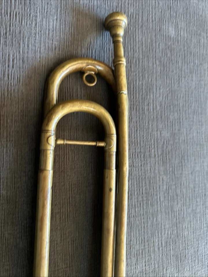 Instrumento musical vintage de latón Bugle Foto 4 de 4