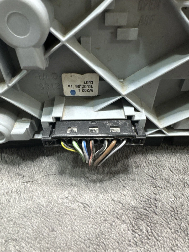 2005-2007 Mercedes-Benz C 230 W203 C-Class Left Driver Side Tail Light R5748 - Image 4 of 4