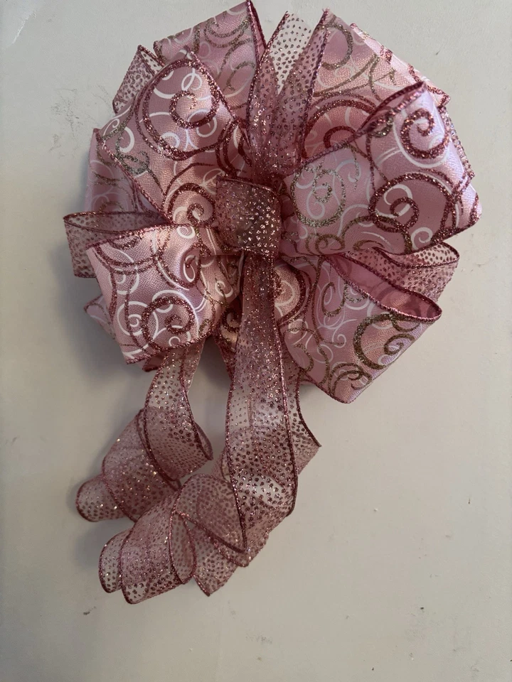 Elegante lazo de Navidad rosa y dorado Foto 3 de 3