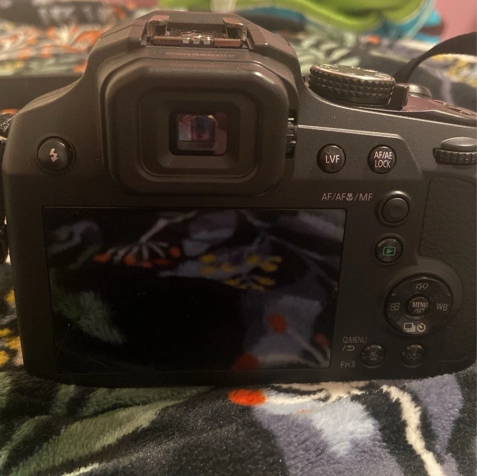 Used LUMIX Camera Barely Used Comes With A Cleaning Kit And Extra Batteries - Image 3 of 4