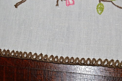 .SPRING BIRDS IN BIRDHOUSES & CHERRY BLOSSOM TREES! VTG GERMAN LINEN TABLECLOTH - Picture 3 of 12