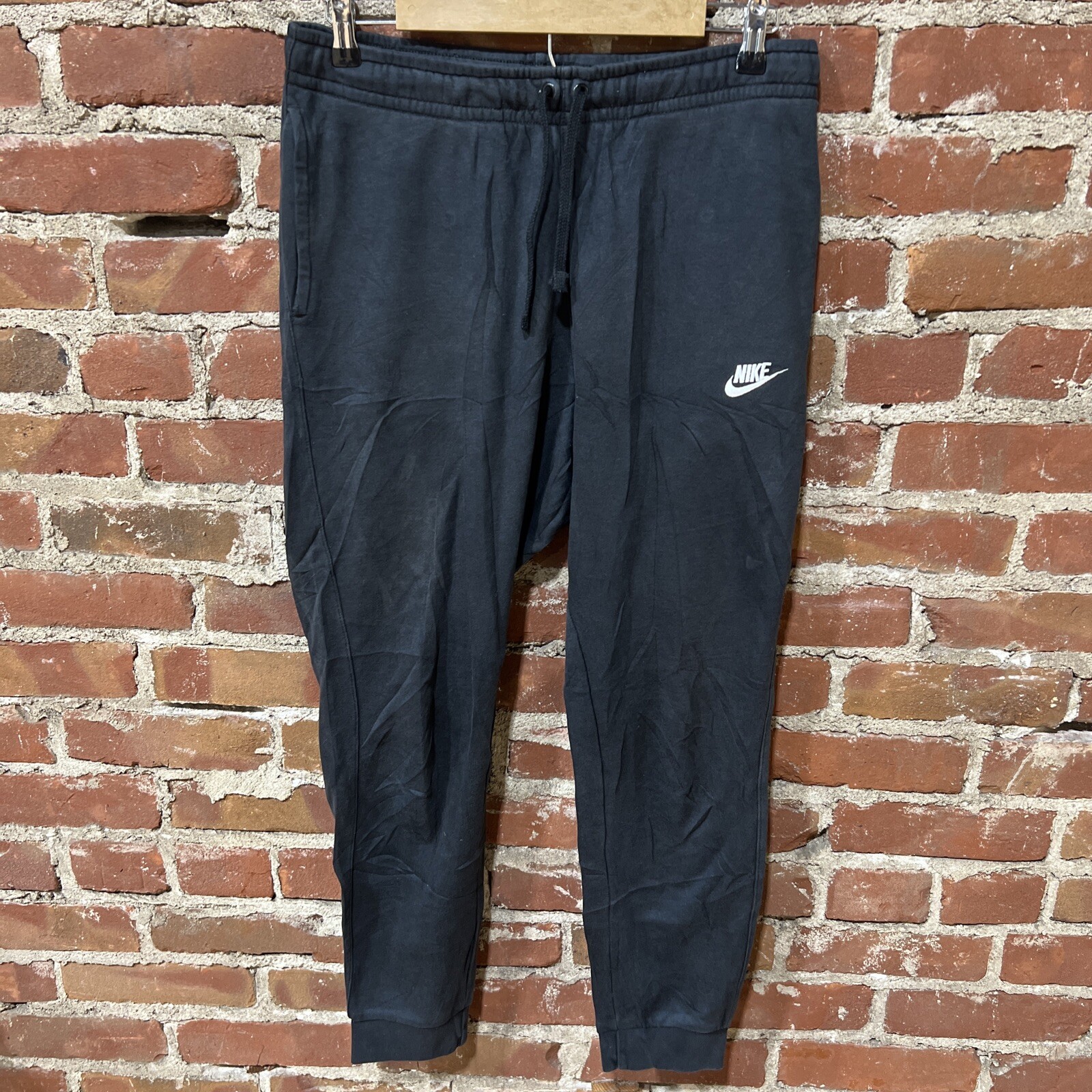 Nike Men's Medium Sweatpants Athletic Wear Cuff Drawstring Fleece Jogger  T26 – St. John's Institute (Hua Ming)