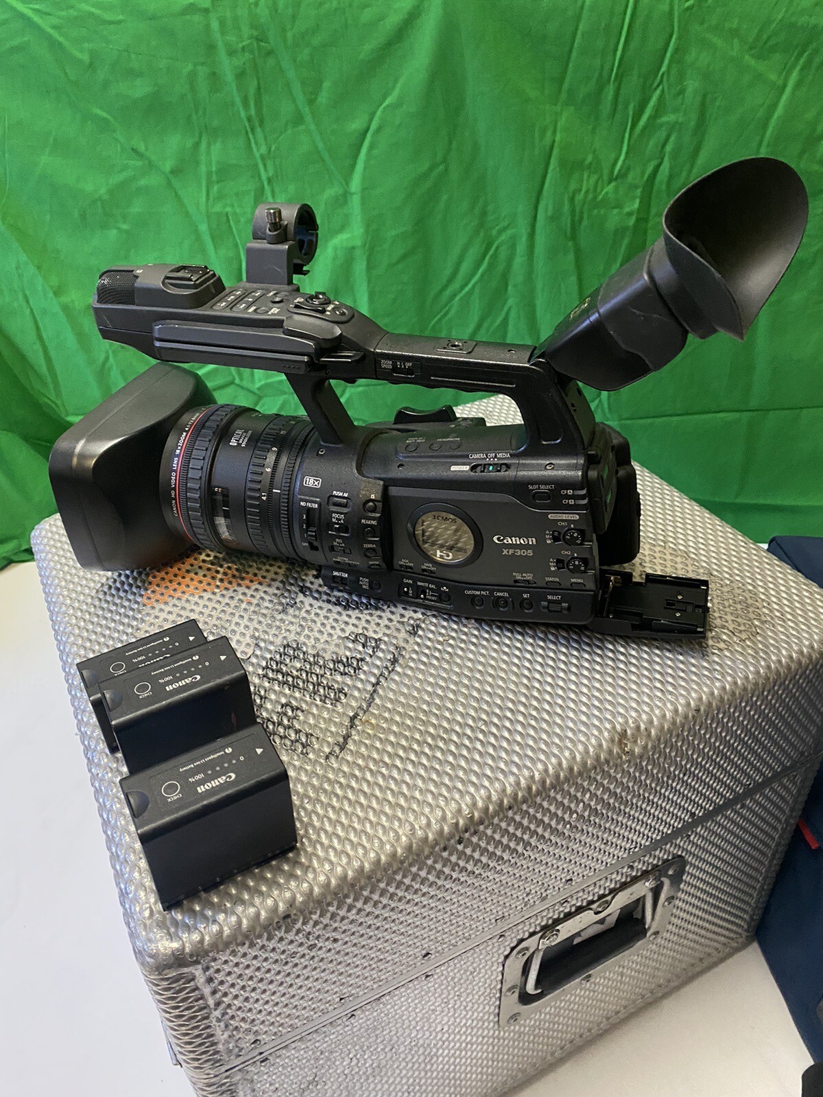 Canon XF305 HD Professional Camcorder with X3 Batteries & Charger Plus