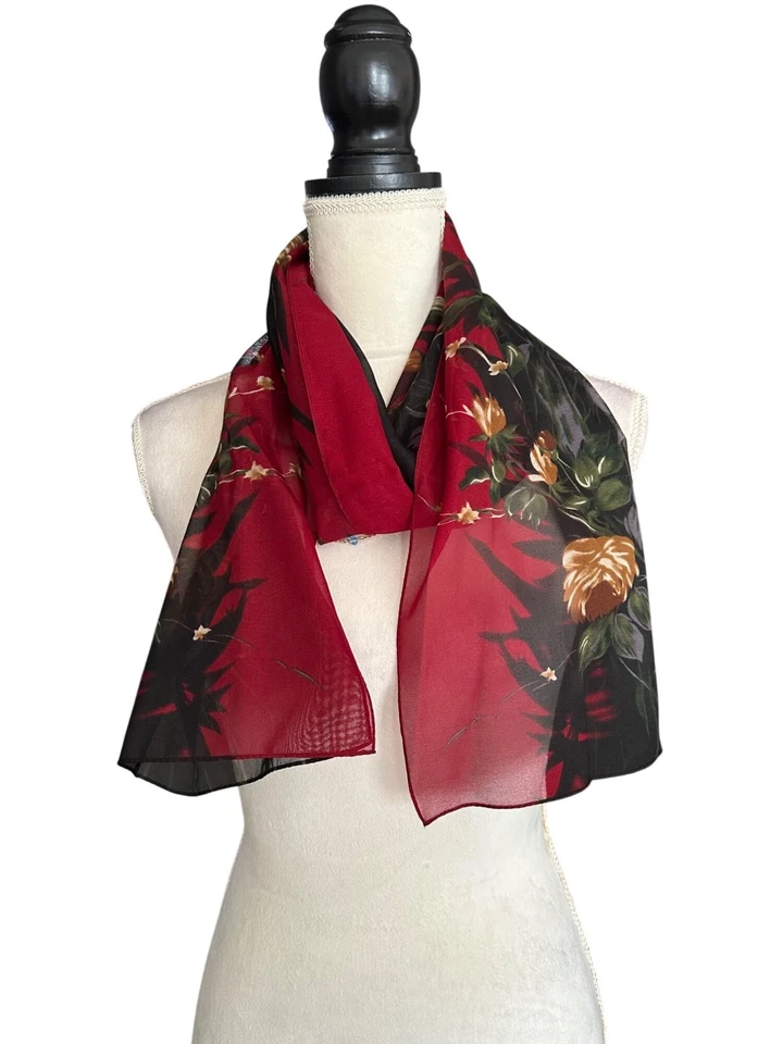 Bufanda floral de gasa de Worthington - roja y negra con patrón de rosa dorada Foto 3 de 4