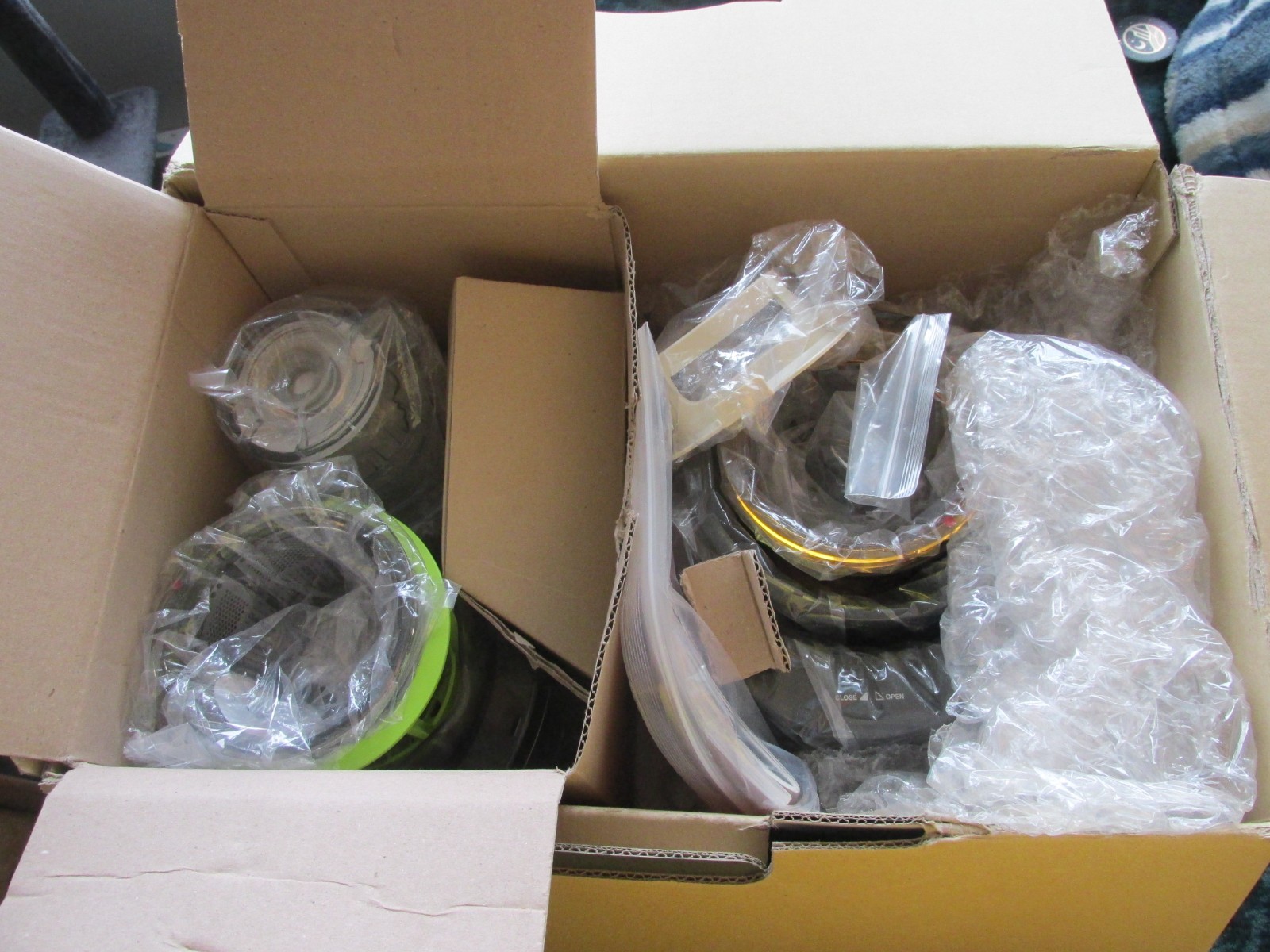 Kuvings EVO820 Whole Slow Juicer with Attach.  New In Box Free Ship in US Only