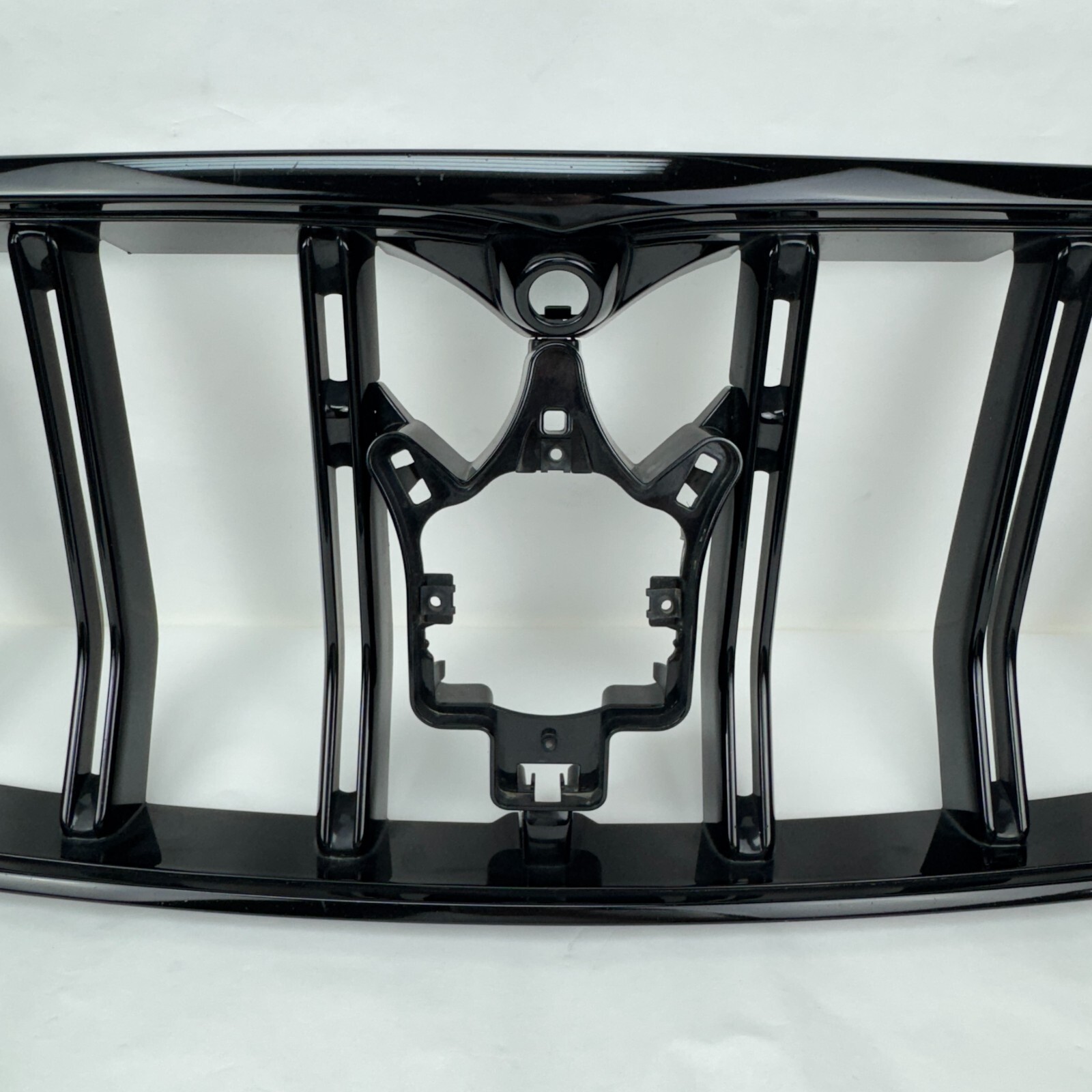 2020 - 2022 Maserati Levante GTS Trofeo Modena S Front Upper Grille 670163789