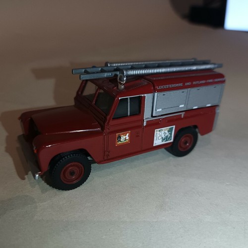 Corgi 07417 Leicestershire Fire Brigade Land Rover Ltd Ed. No.3160 of 5000 - Picture 3 of 10