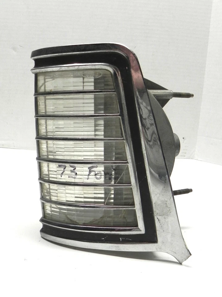 1973 LINCOLN CONTINENTAL RIGHT SIDE PARKING ASSEMBLY FORD #D5LB-A-13215-C USED - Image 3 of 4