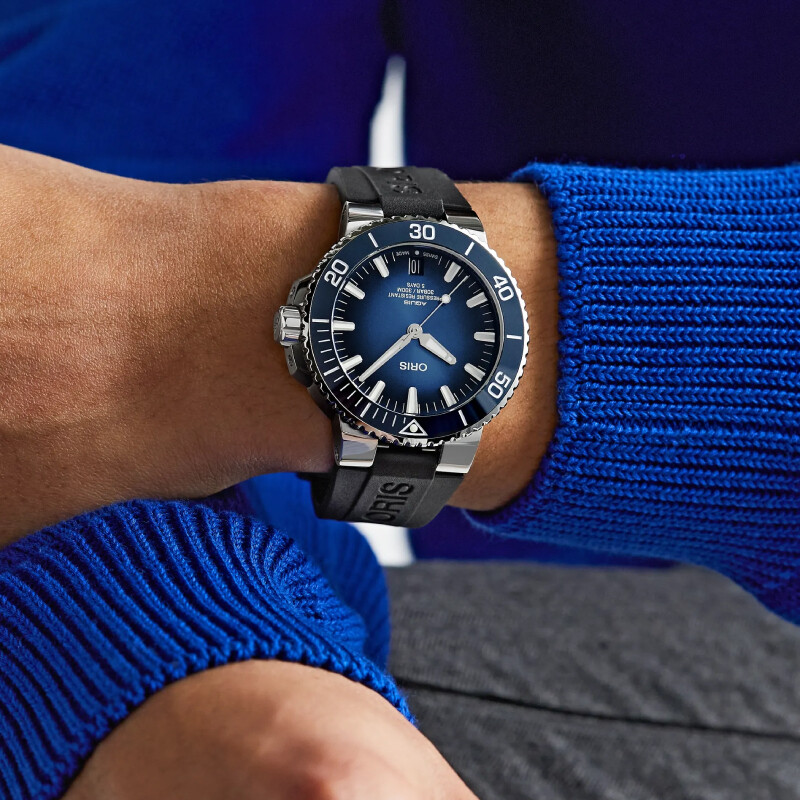 ORIS Aquis Date Caliber 400 - Main Image