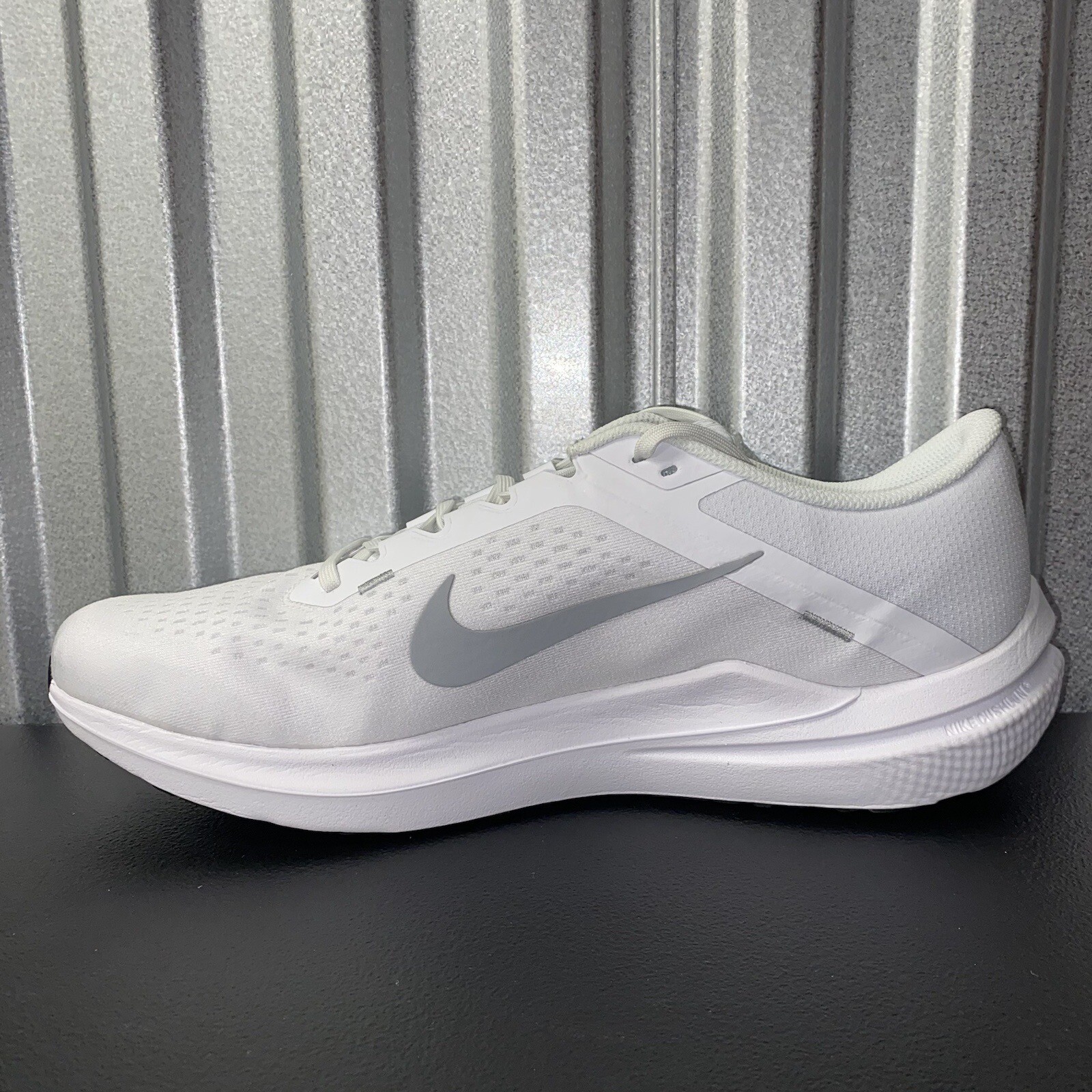 nike winflo white