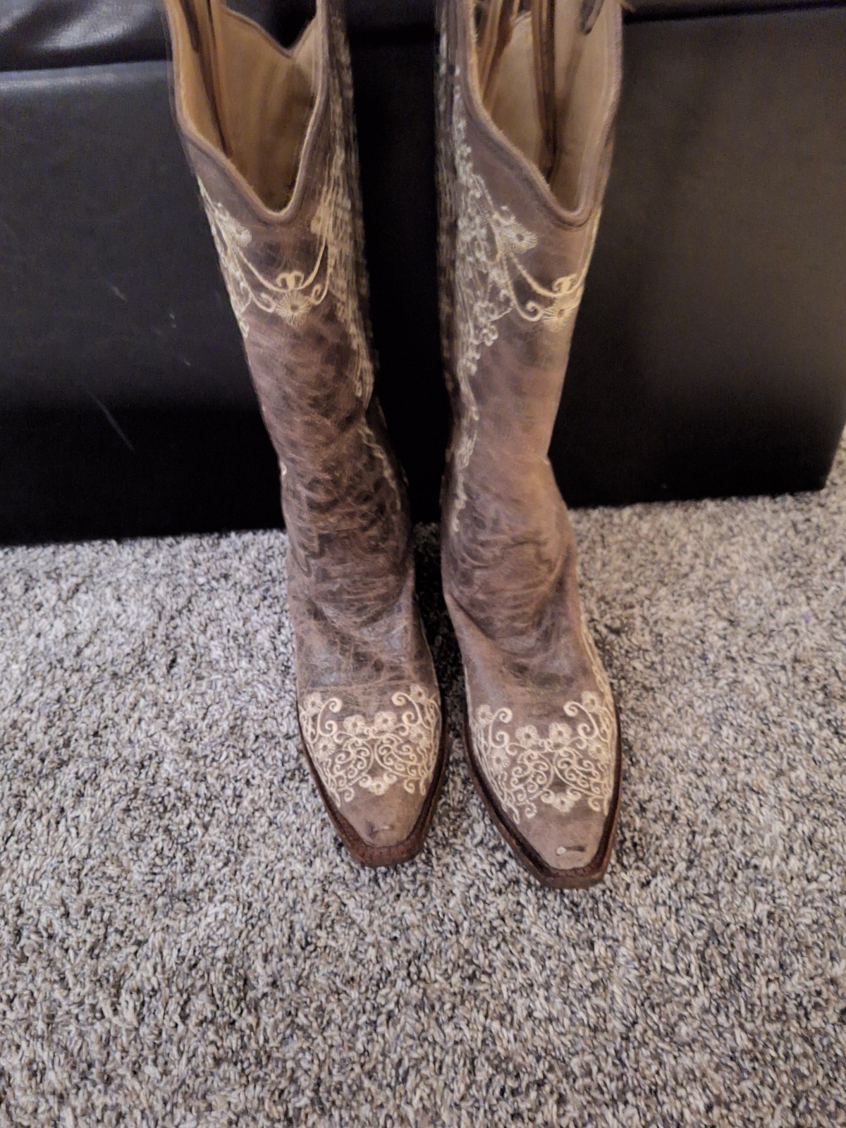 Corral Women's Embroidered Boots - image 1