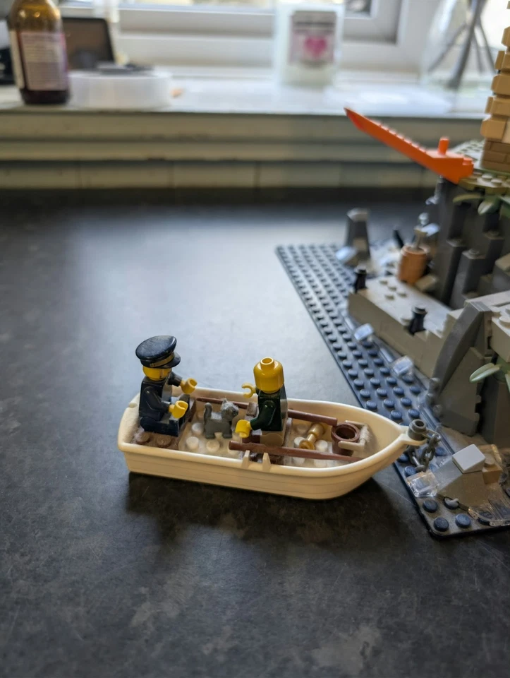 LEGO Ideas 21335 Motorized Lighthouse, photo 4 of 5