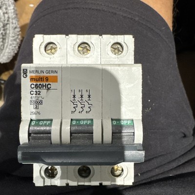 Merlin Gerin Multi 9 C60HC C32