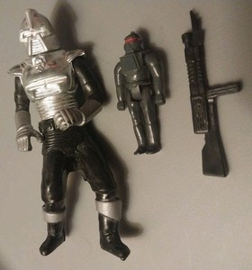 #59 Vintage BATTLESTAR GALACTICA Cylon Raider Pilot-Silver Cylon Centurion +Gun 