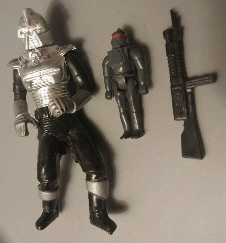 #59 Vintage BATTLESTAR GALACTICA Cylon Raider Pilot-Silver Cylon Centurion +Gun 