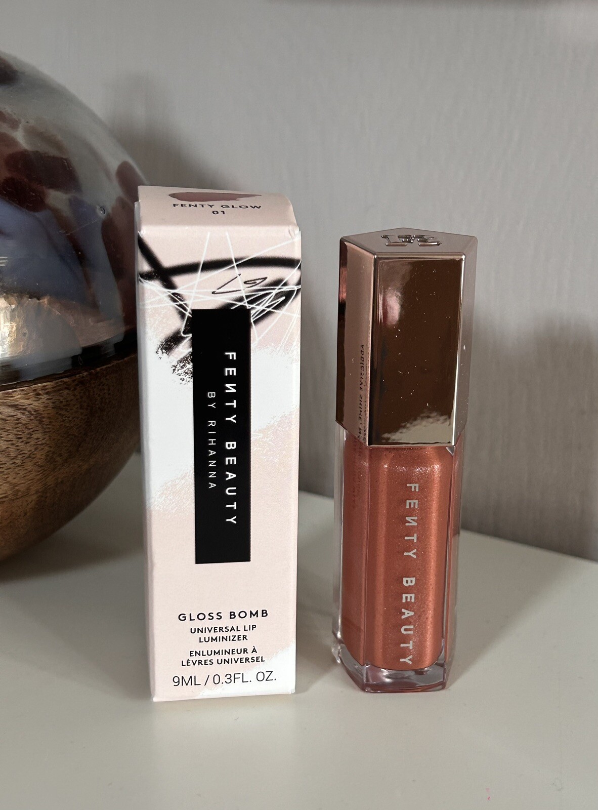 FENTY BEAUTY Gloss Bomb Rihanna Universal Lip Luminizer #01 Fenty Glow RRP £28